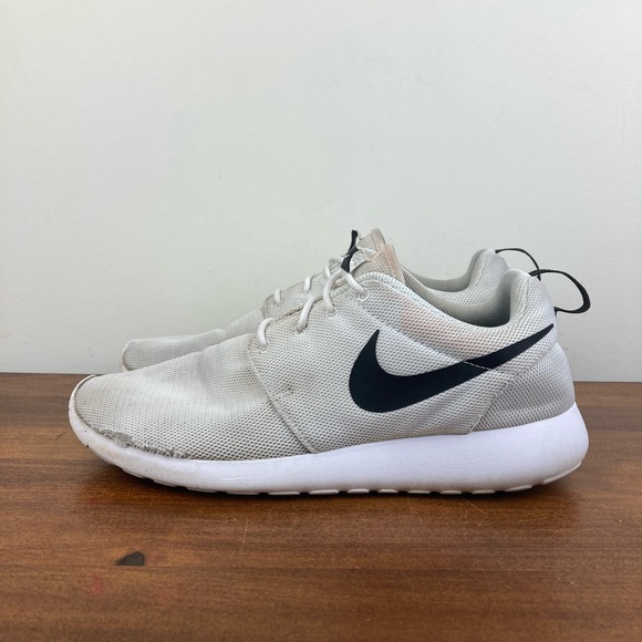 Nike Women’s Roshe One Running Shoes Size 12 White Black Oreo Mesh 844994-101. - Picture 2 of 13